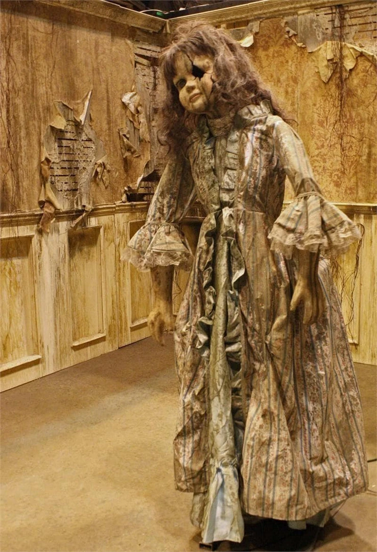 Nevermore Productions "Creepy Life Size Porcelain Doll" Electric Halloween Animatronic 3 Nevermore Productions "Creepy Life Size Porcelain Doll" Electric Halloween Animatronic