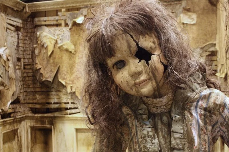 Nevermore Productions "Creepy Life Size Porcelain Doll" Electric Halloween Animatronic 4 Nevermore Productions "Creepy Life Size Porcelain Doll" Electric Halloween Animatronic