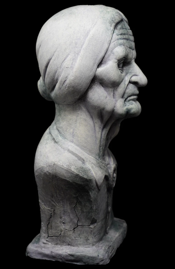 The Horror Dome Scary Props NEW For 2022 - "Madam Macy Ghostly Manor Bust" HD Exclusive Halloween Decoration 5 The Horror Dome Scary Props NEW For 2022 - "Madam Macy Ghostly Manor Bust" HD Exclusive Halloween Decoration