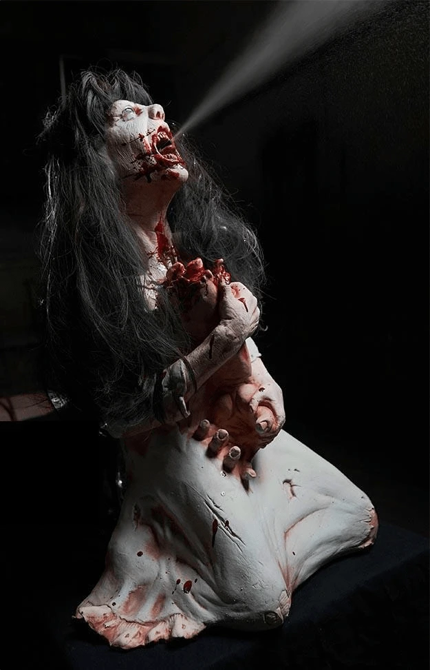 Distortions "Spitting Debby" Zombie Halloween Animatronic 3 Distortions "Spitting Debby" Zombie Halloween Animatronic