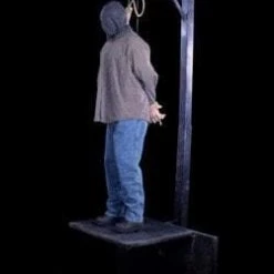 Distortions "The Gallows Pole" Professional Halloween Animatronic